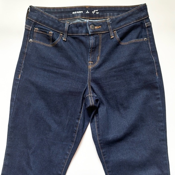 Old Navy Straight Leg / Medium-Rise Jeans - Picture 2 of 6